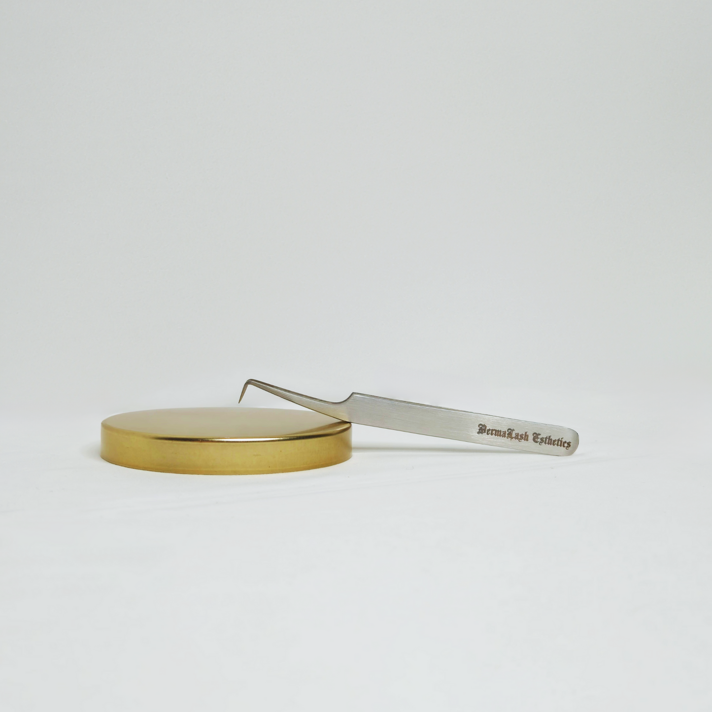Sleek Dexterity - 90 Degree Volume Tweezer